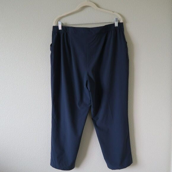 CHICO'S Zenergy Navy Blue Cropped Pants Sz 2 / L Straight Leg Lightweight Capri - Picture 3 of 7